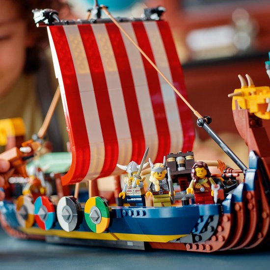 LEGO Creator Vehicles Vikingschip en de Midgaardslang - 31132